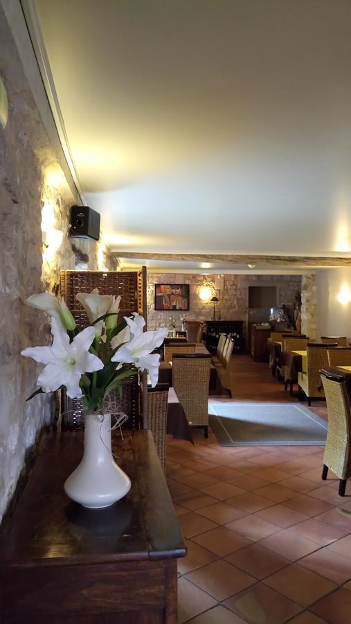 Hotel Restaurant - La Ferme De Vaux Creil Dış mekan fotoğraf